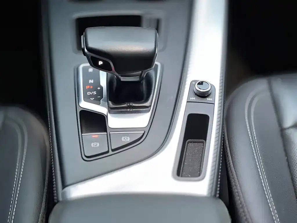 Audi A4L 2021 из CN, фото 3