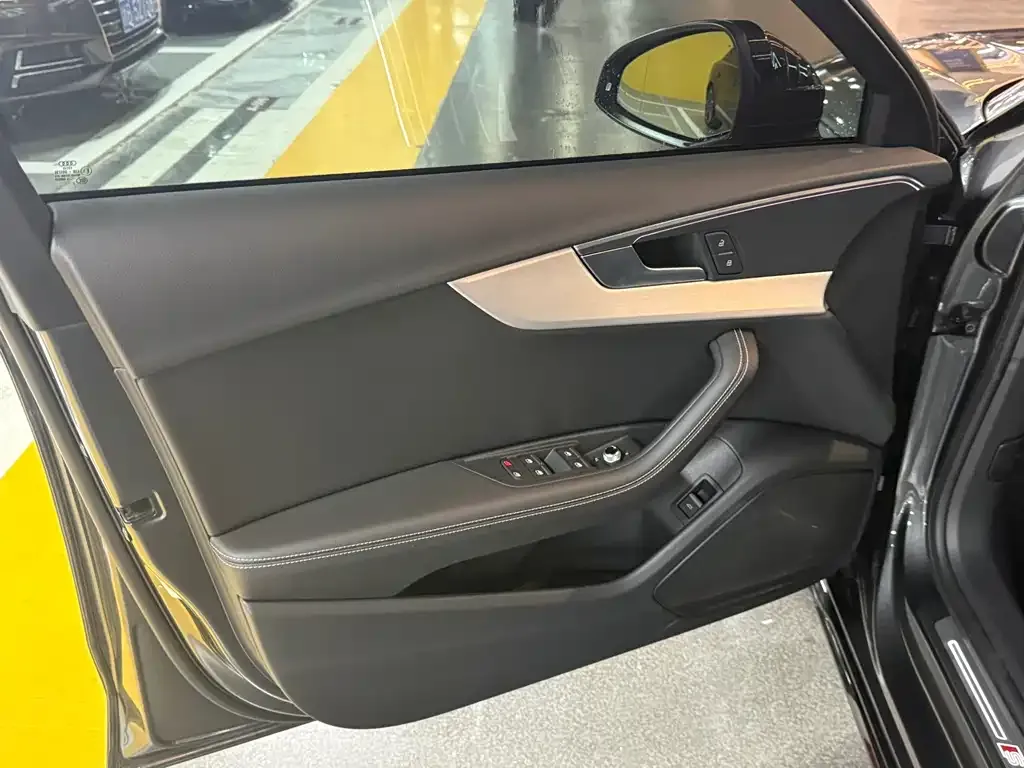Audi A4L 2024 из CN, фото 8