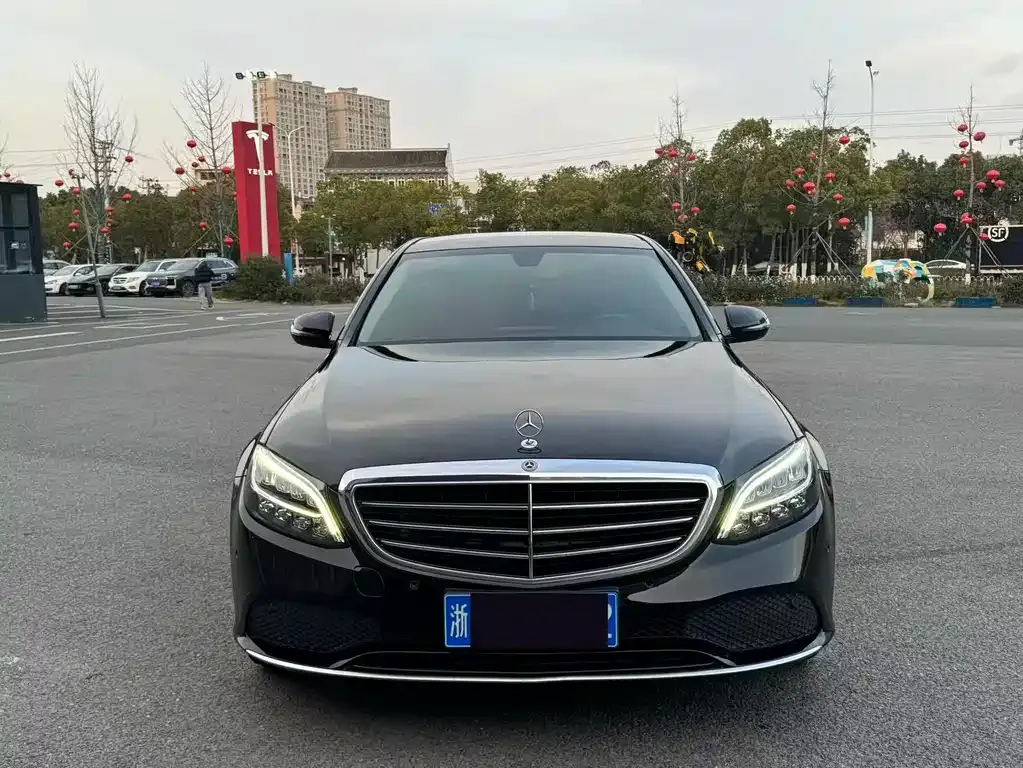Mercedes-Benz C-Class — фото 1