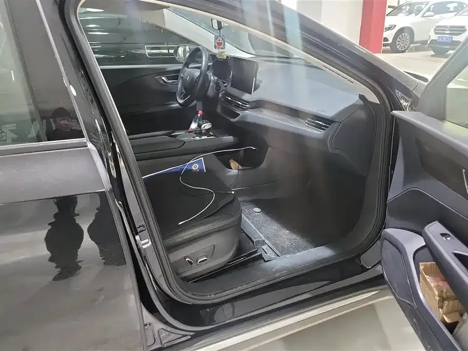 Hongqi E-QM5 — фото 10