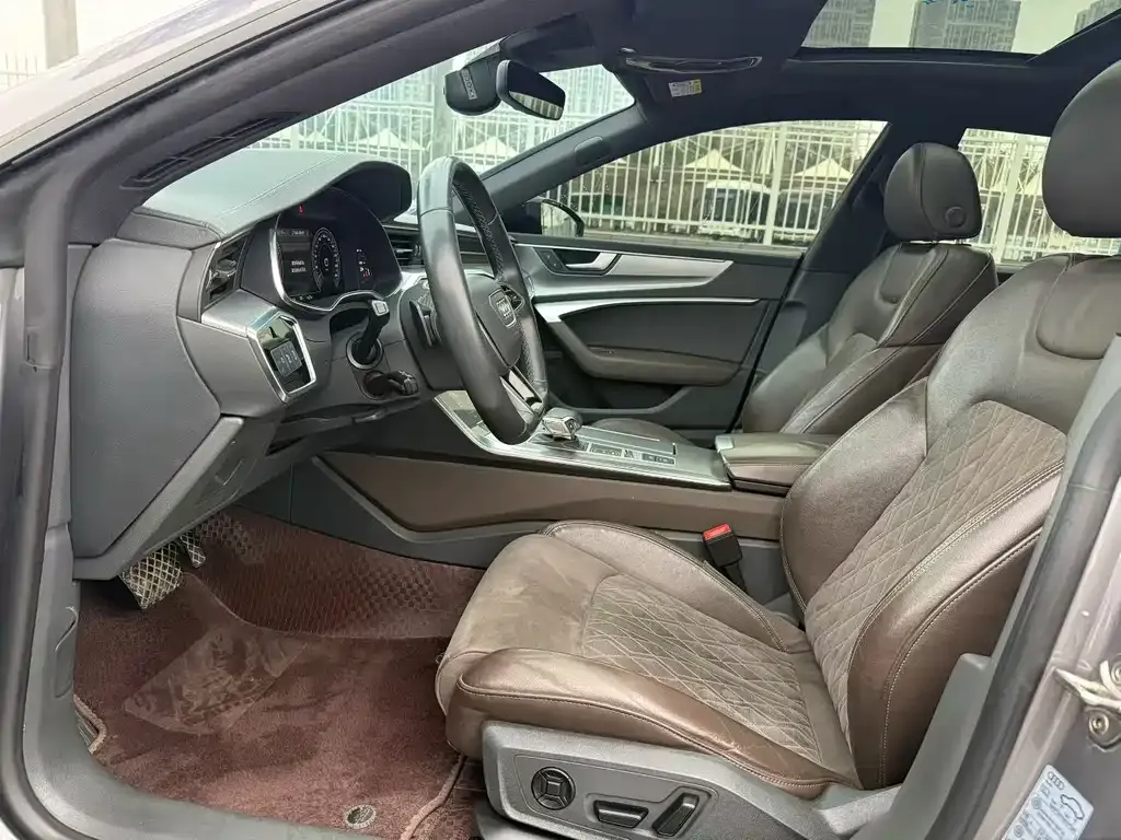 Audi A7L 2023 из CN, фото 5