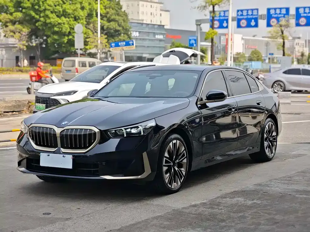 BMW 5 Series — фото 1