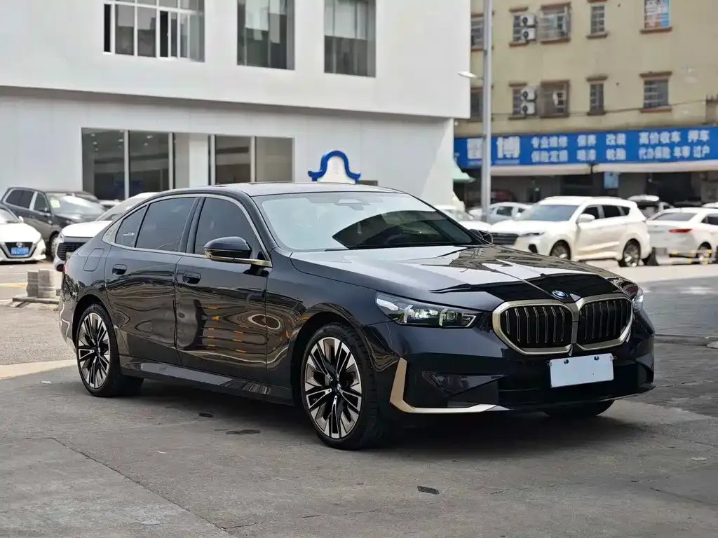 BMW 5 Series — фото 5