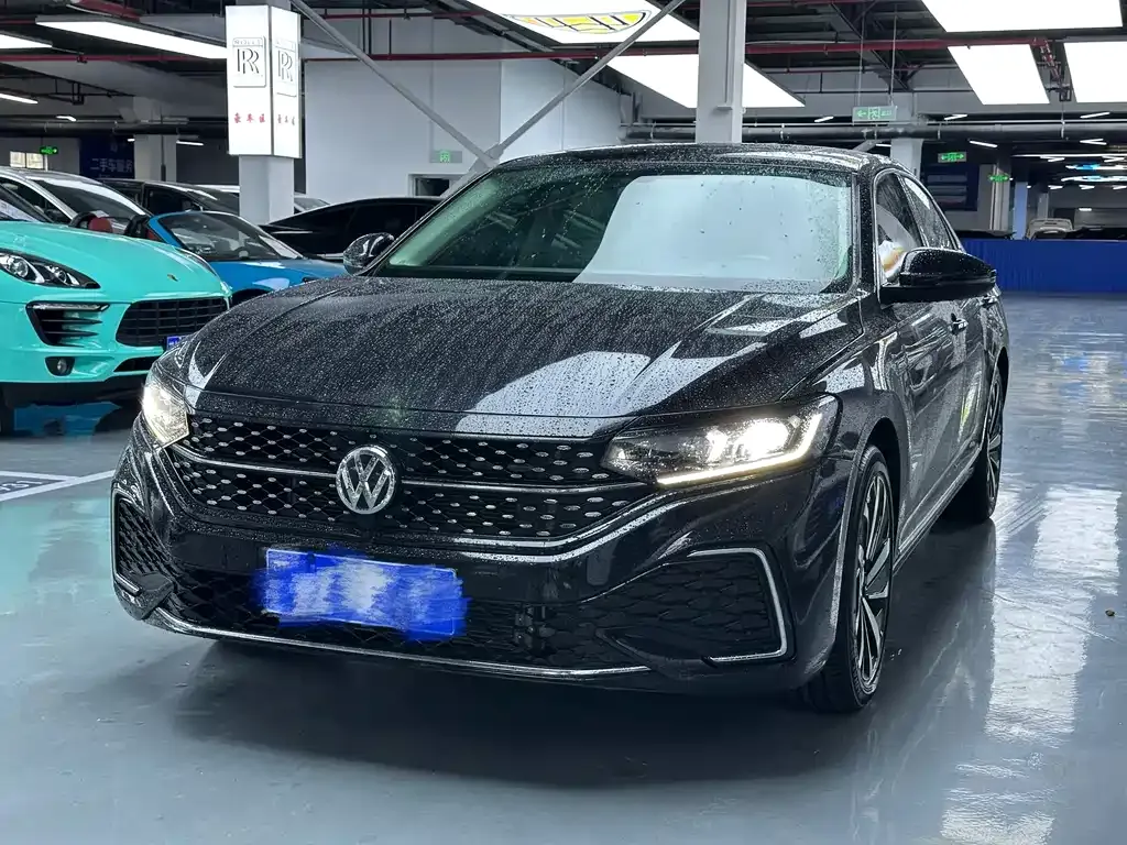 Volkswagen Passat — фото 1