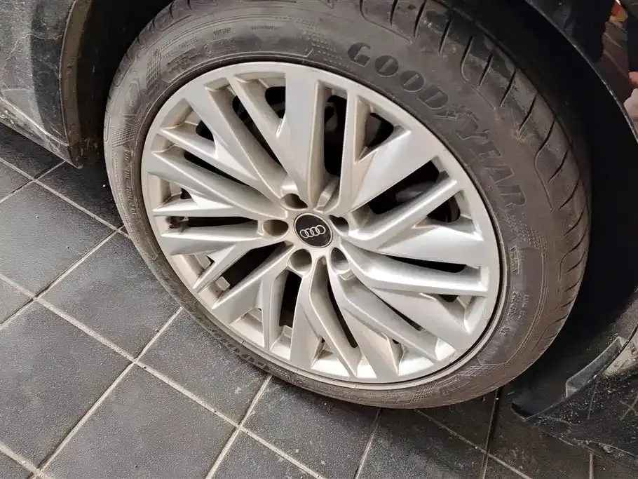 Audi A7L 2024 из CN, фото 5