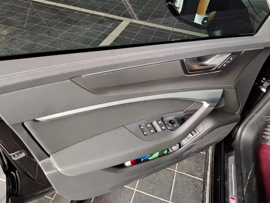 Audi A7L 2024 из CN, фото 2