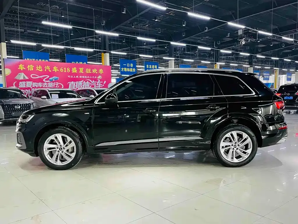 Audi Q7 2023 из CN, фото 7