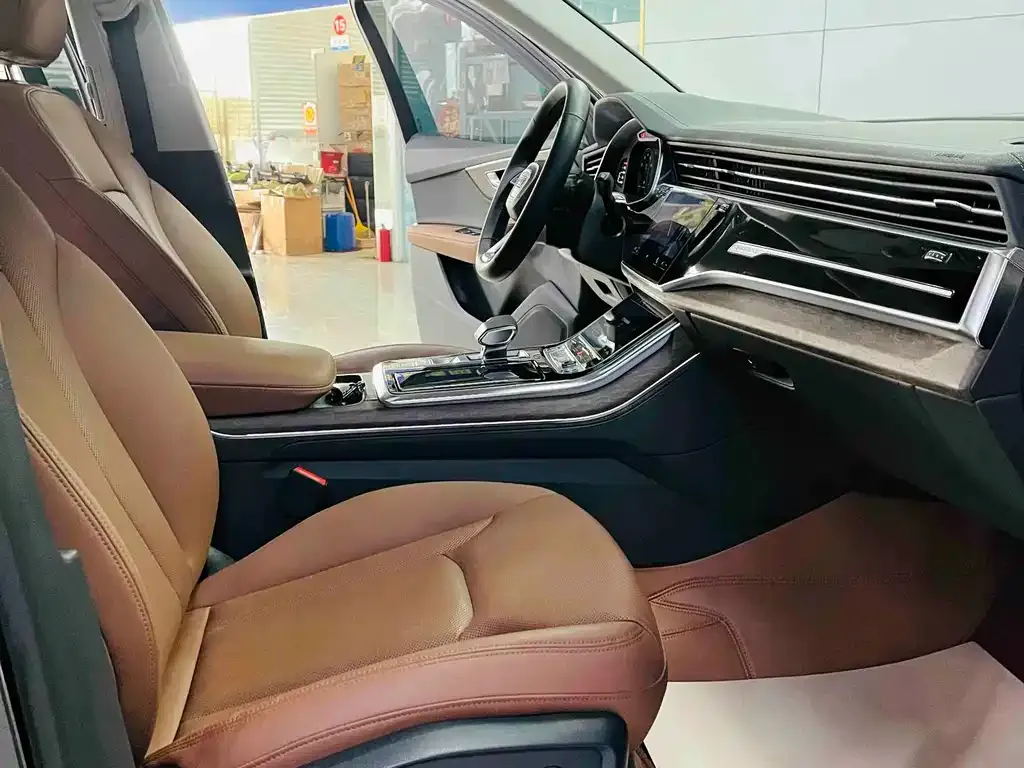 Audi Q7 2023 из CN, фото 10