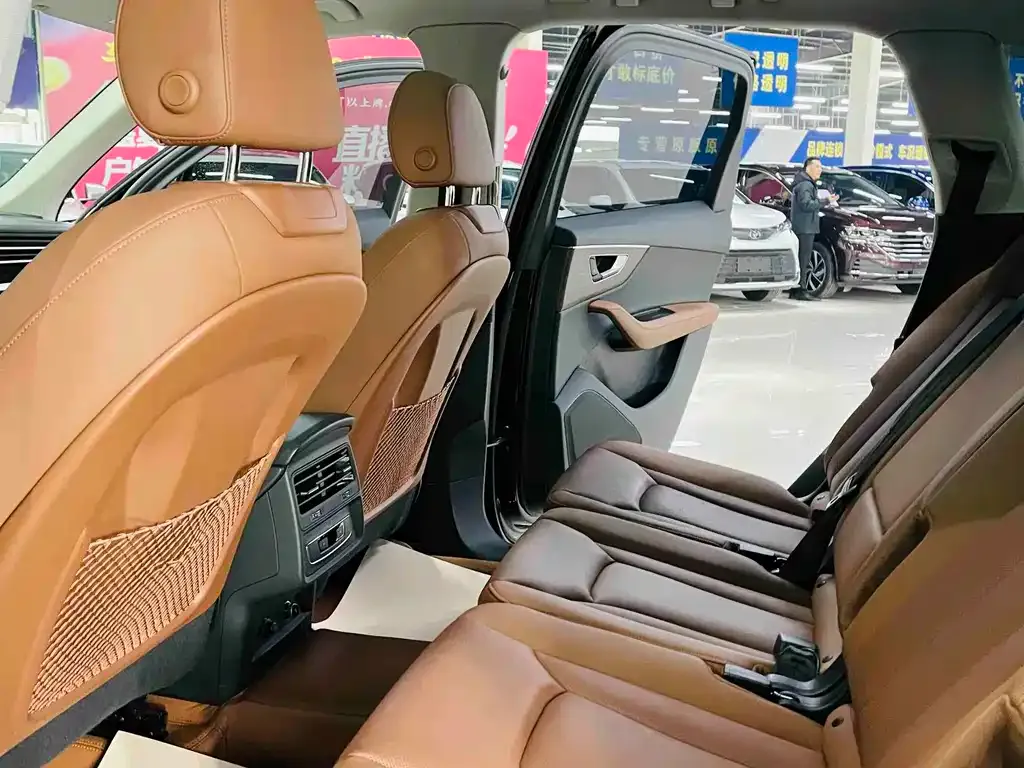 Audi Q7 2023 из CN, фото 6