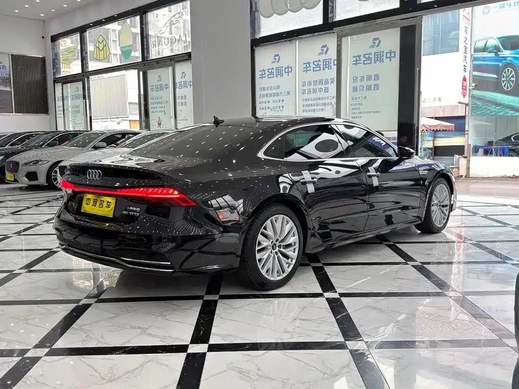 Audi A7L — фото 6