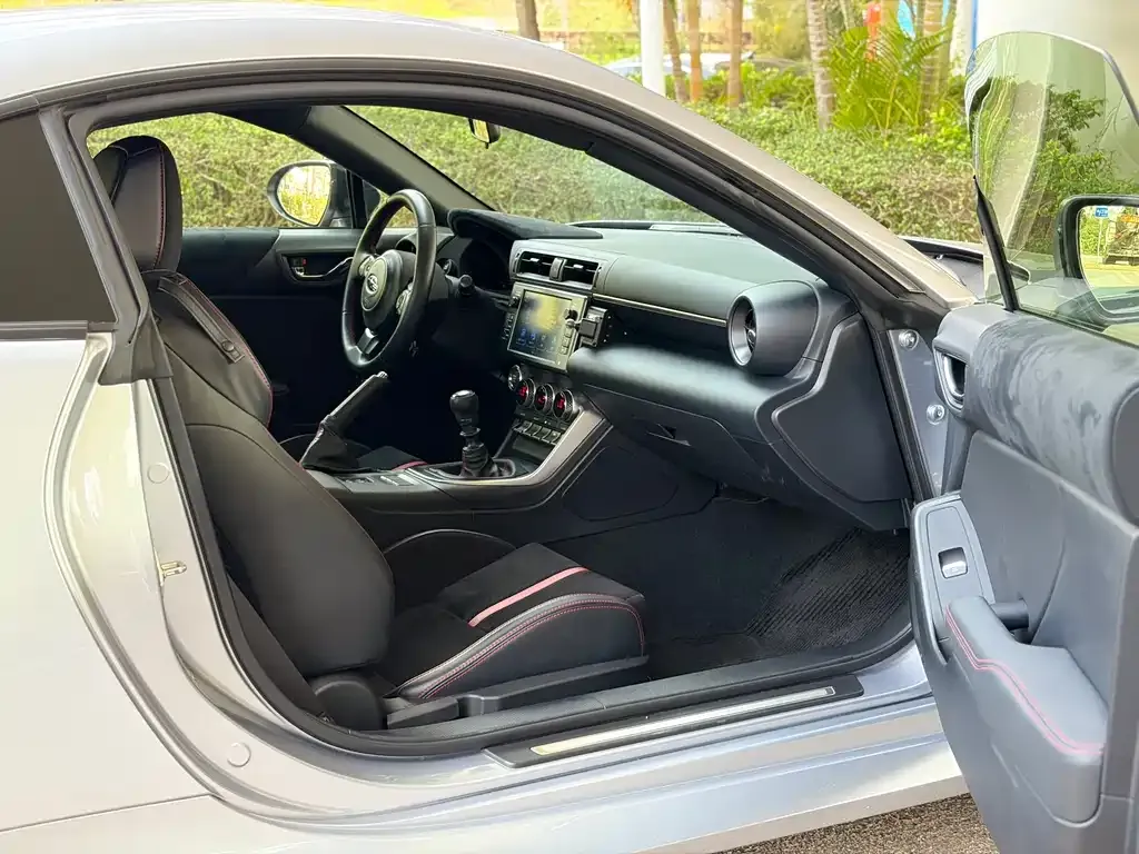 Subaru BRZ 2023 из CN, фото 2