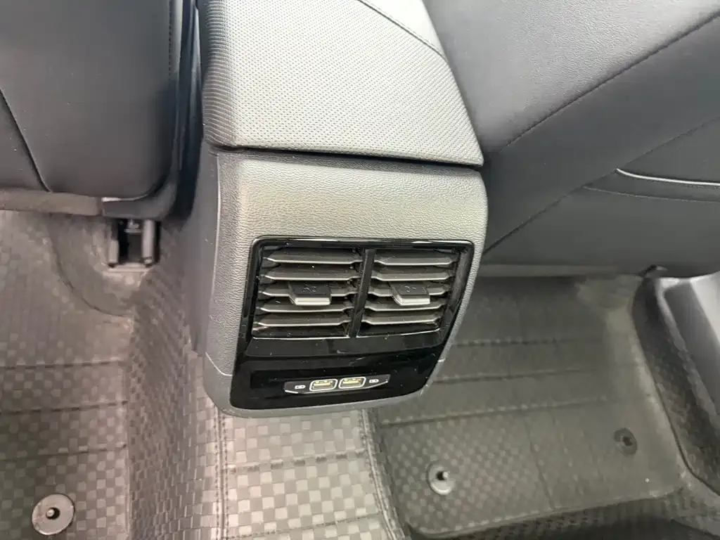 Volkswagen Sagitar 2023 из CN, фото 3