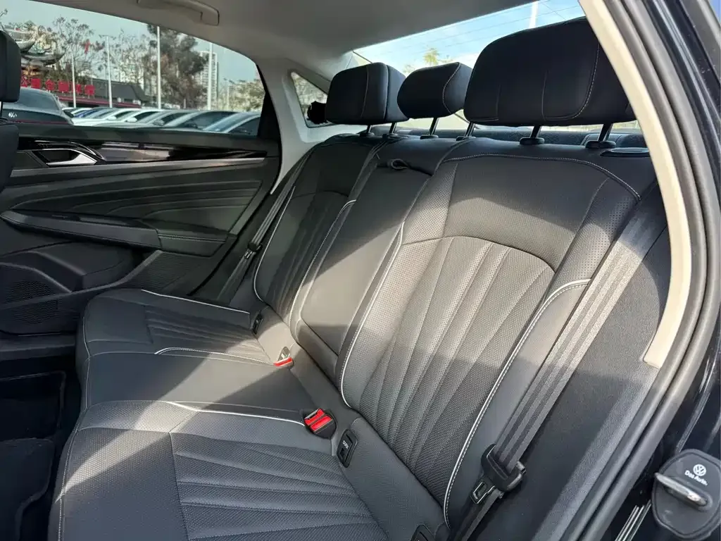 Volkswagen Passat 2024 из CN, фото 8