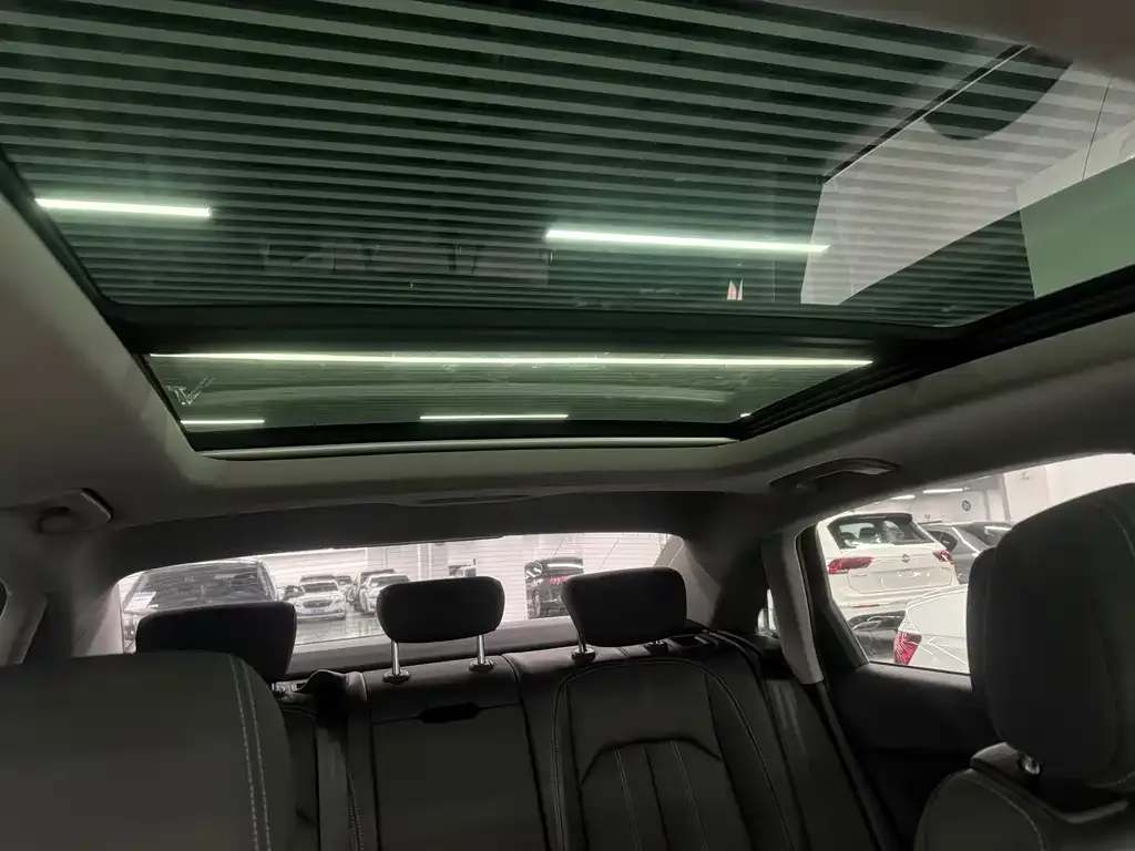 Audi A4L 2021 из CN, фото 8