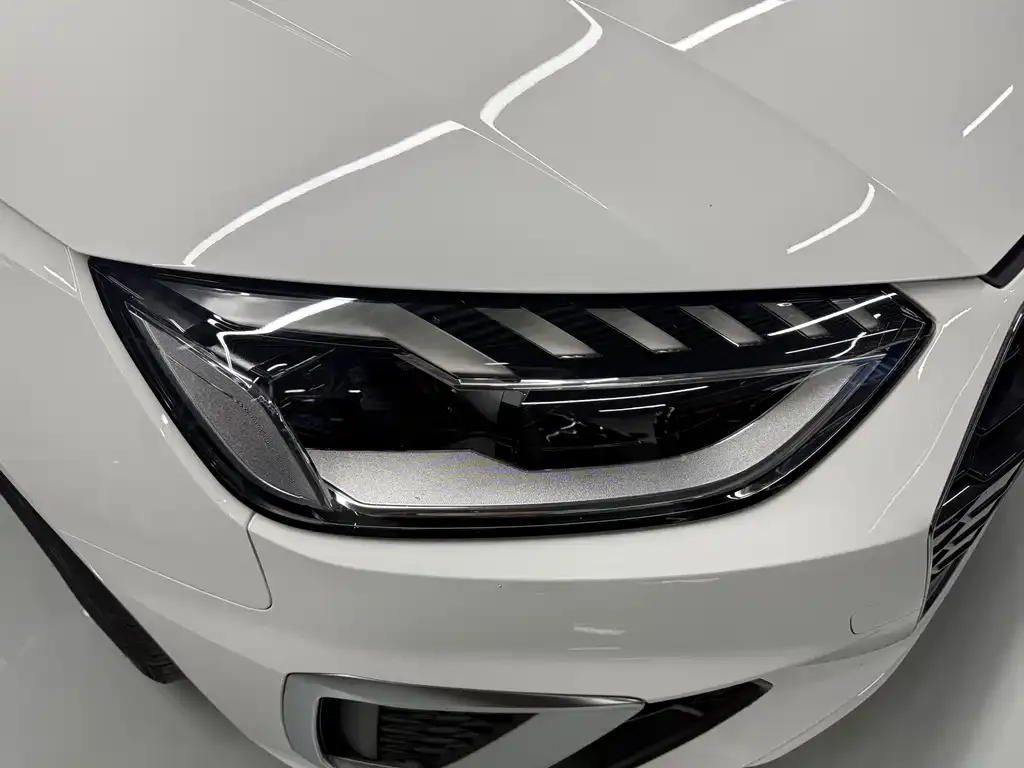 Audi A4L 2021 из CN, фото 2