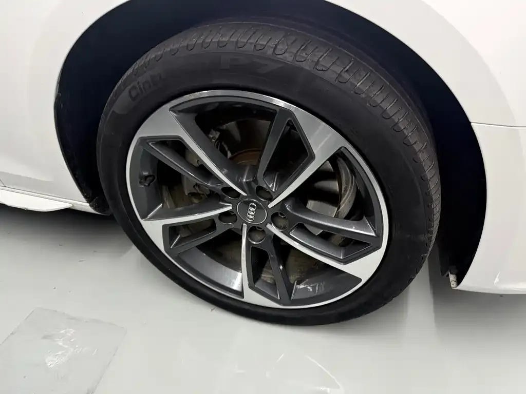 Audi A4L 2021 из CN, фото 3