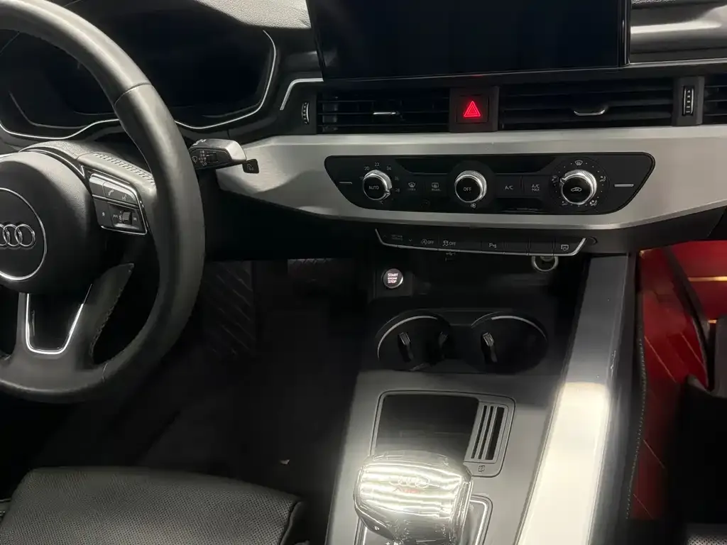 Audi A4L 2021 из CN, фото 4