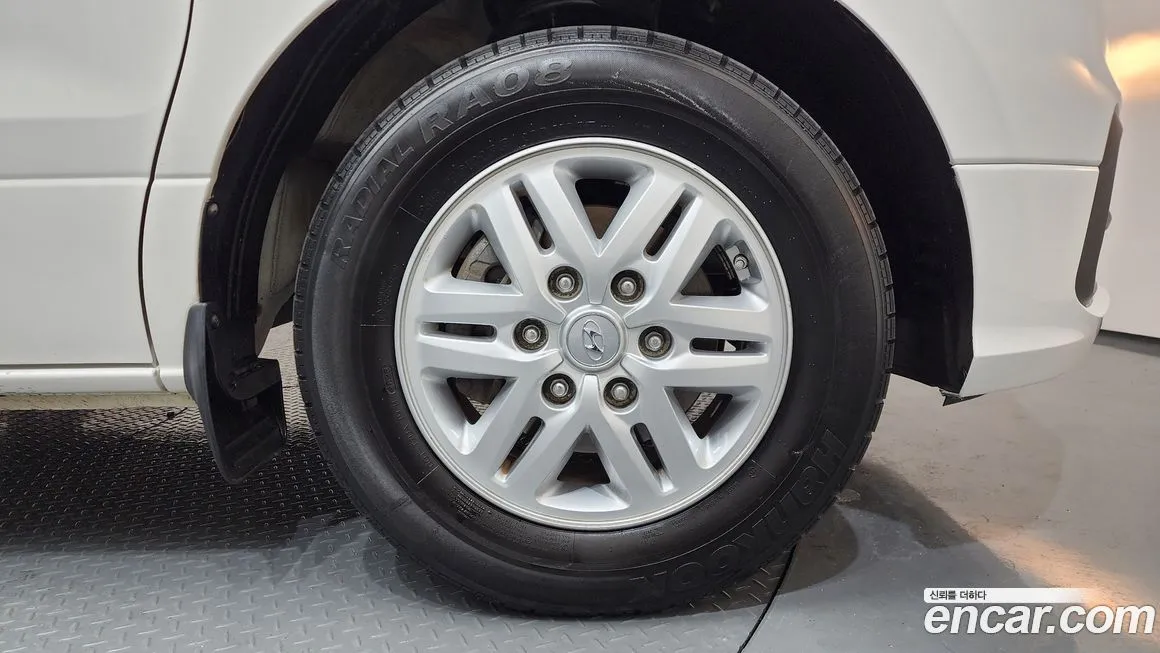 Hyundai Starex — фото 10