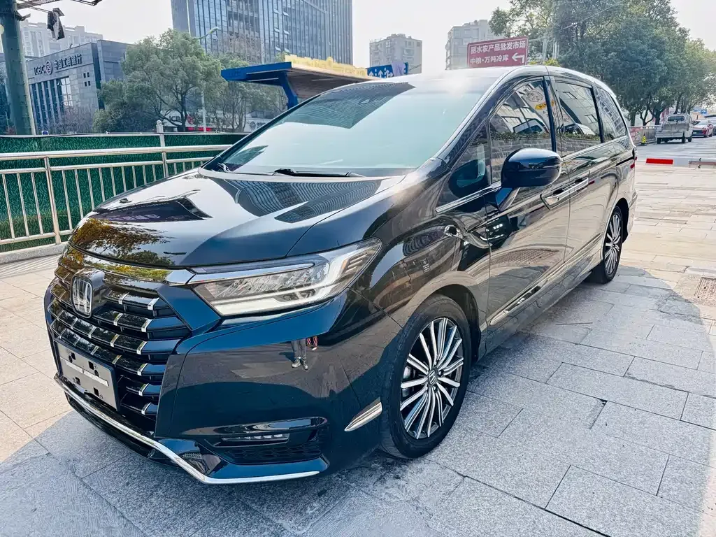 Honda Elysion — фото 1