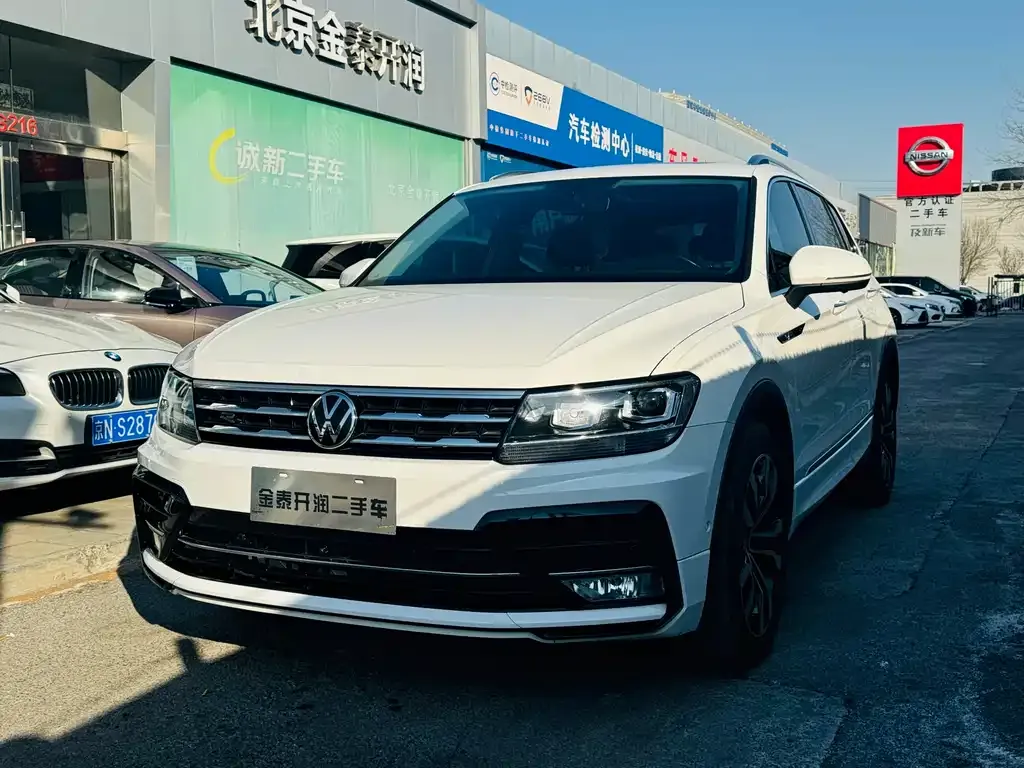 Volkswagen Tiguan L — фото 1