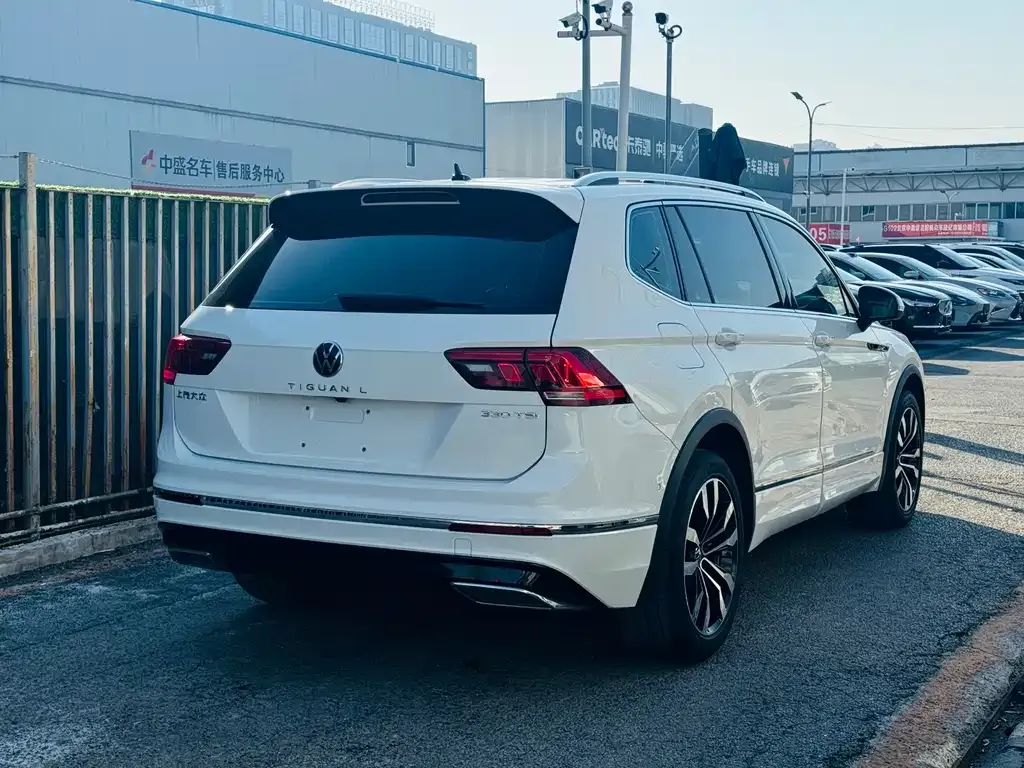 Volkswagen Tiguan L — фото 6