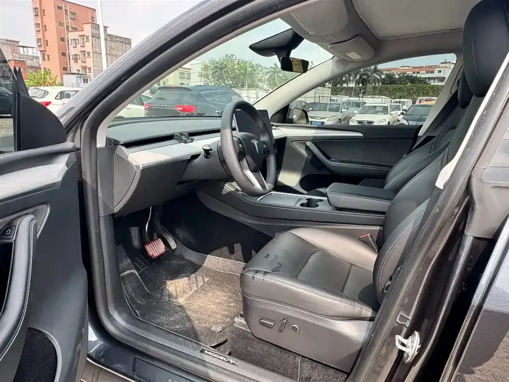 Tesla Model Y — фото 8