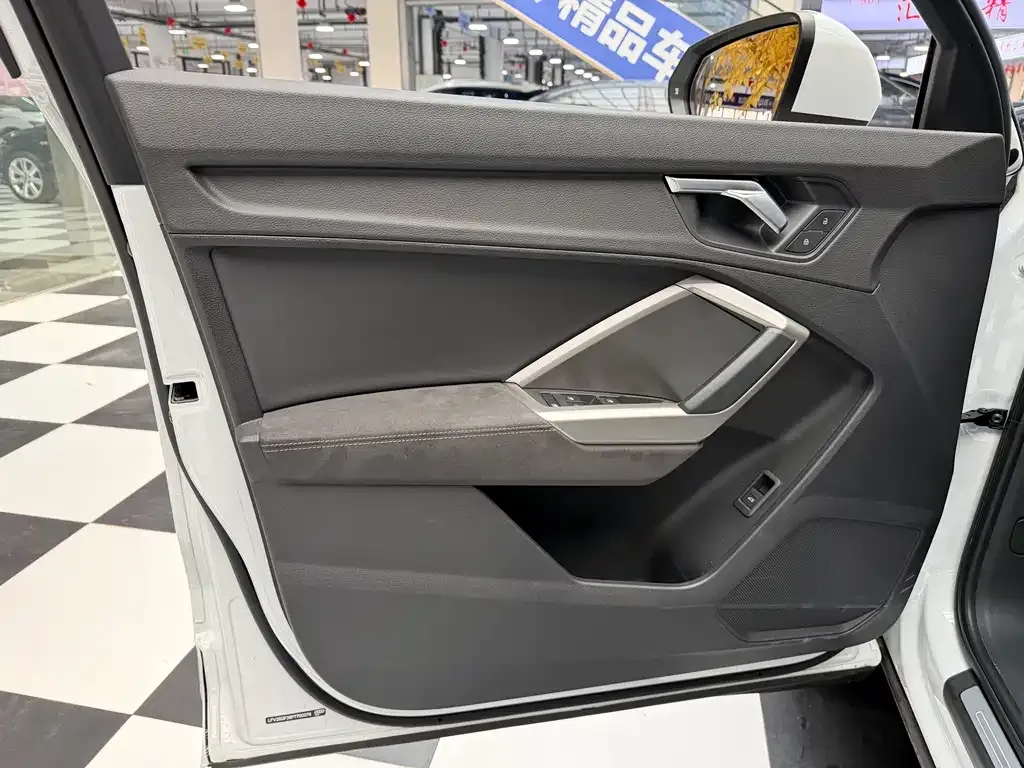 Audi Q3 2023 из CN, фото 9