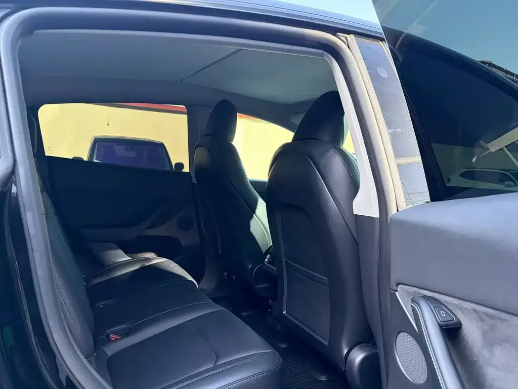 Tesla Model Y 2023 из CN, фото 2
