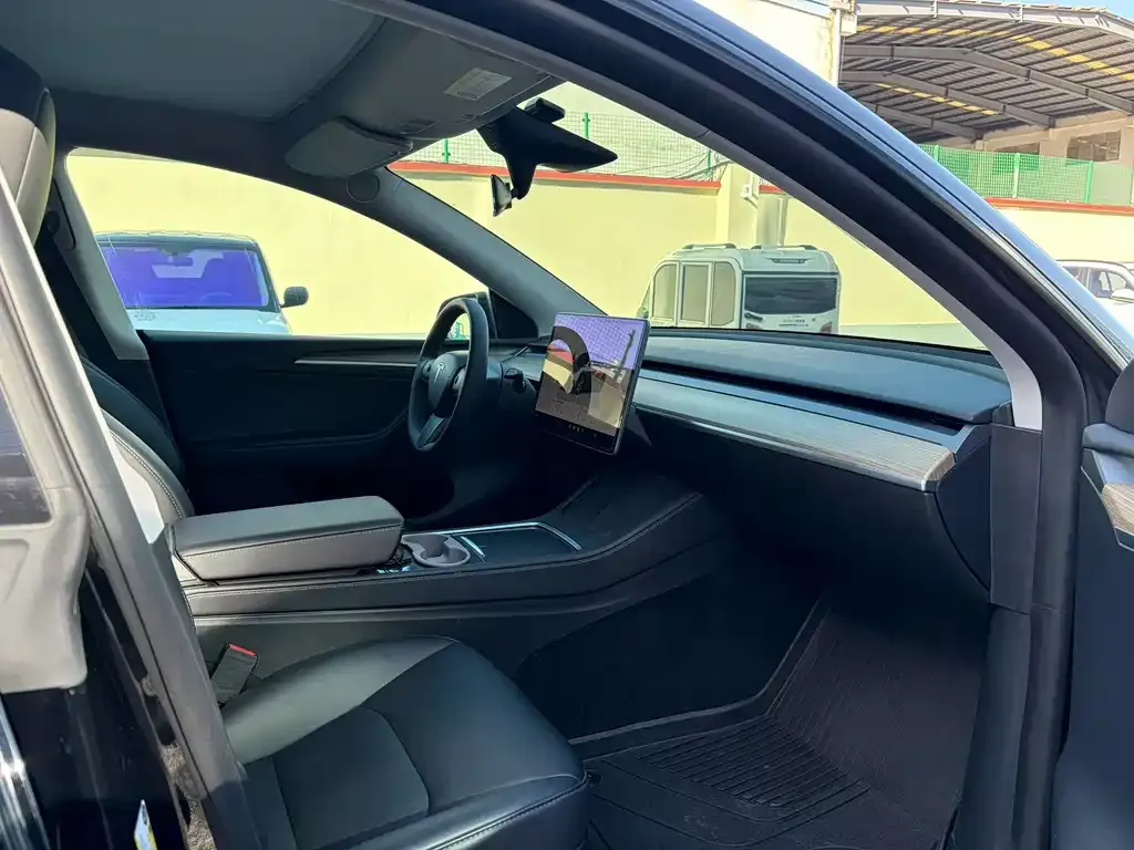 Tesla Model Y 2023 из CN, фото 8