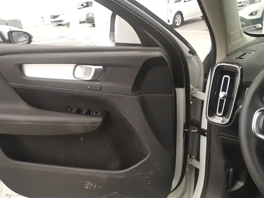 Volvo XC40 2021 из CN, фото 2