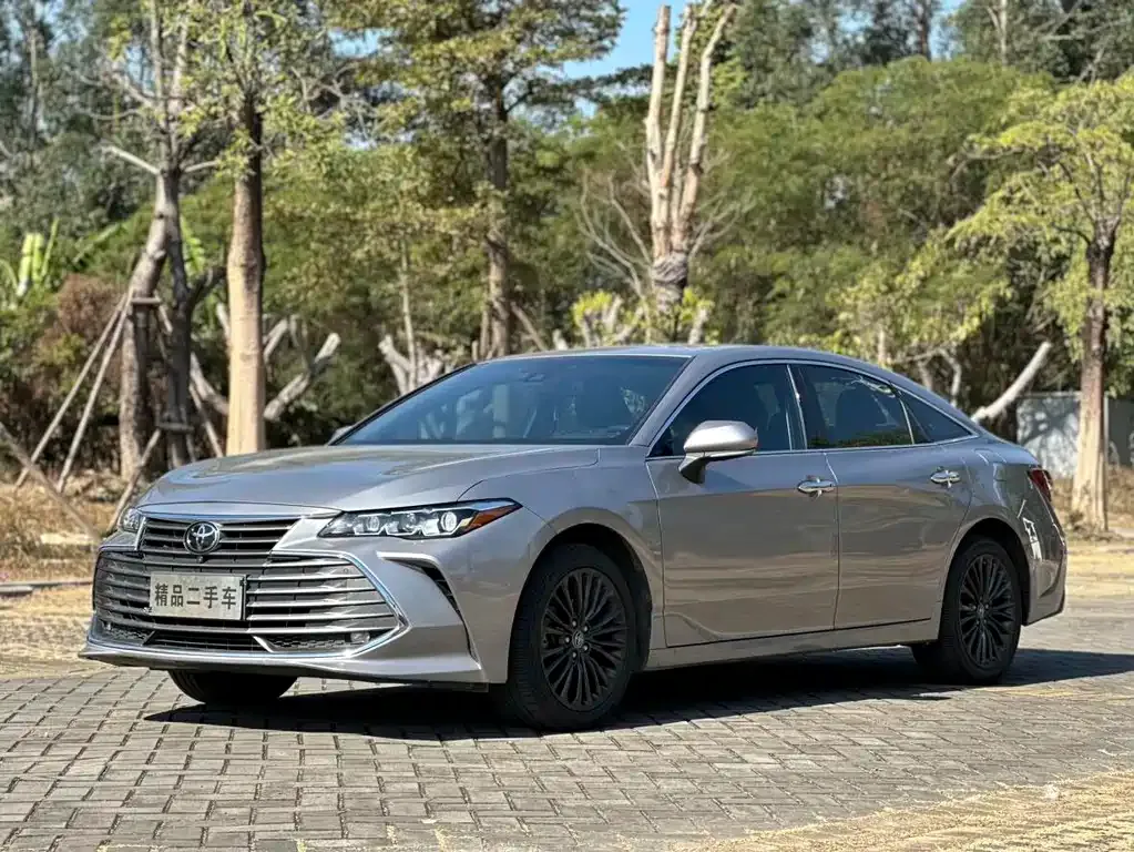 Toyota Avalon — фото 1