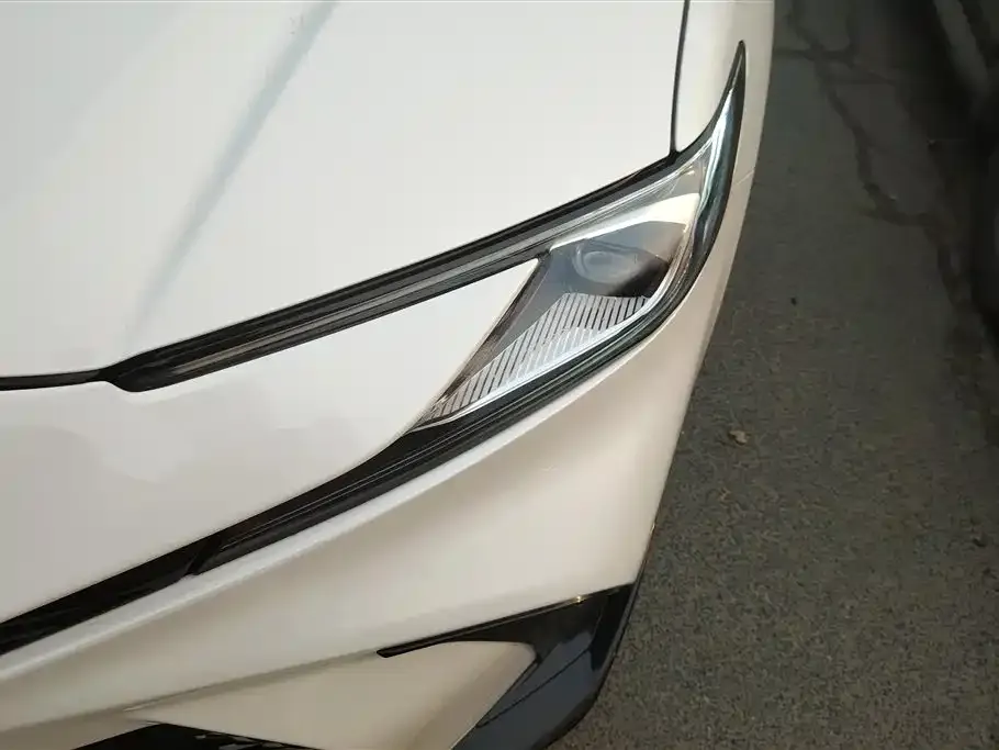 Toyota Camry — фото 5
