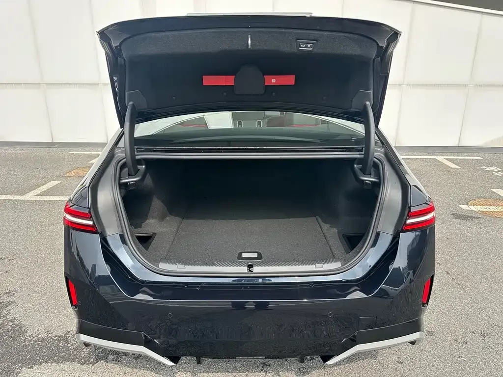 BMW i5 2025 из CN, фото 3