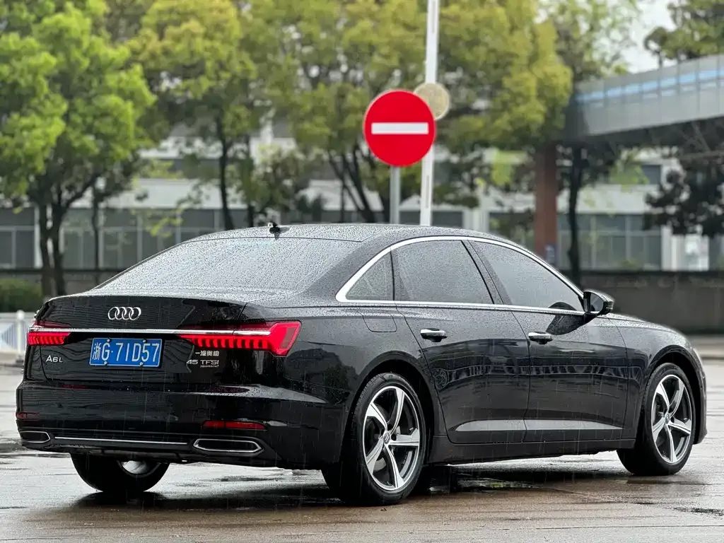 Audi A6L — фото 9