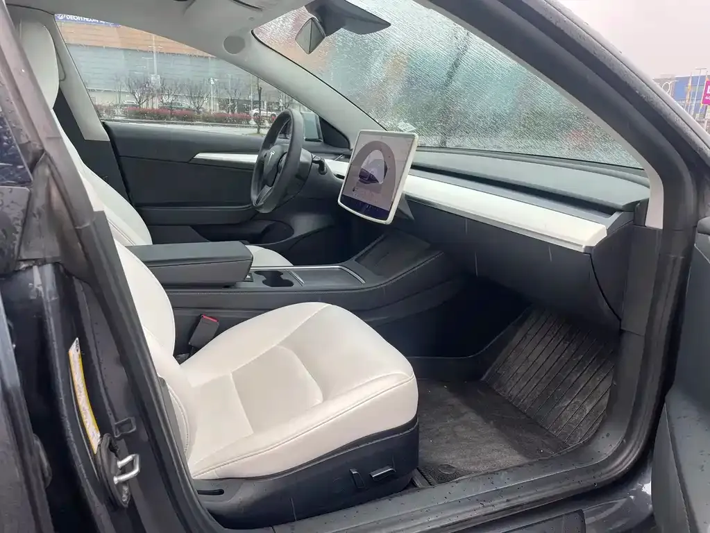 Tesla Model 3 — фото 3