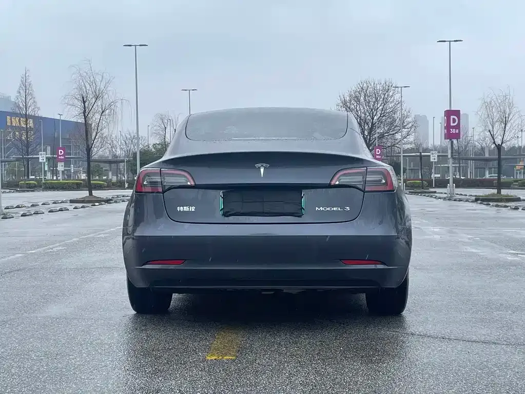Tesla Model 3 — фото 2