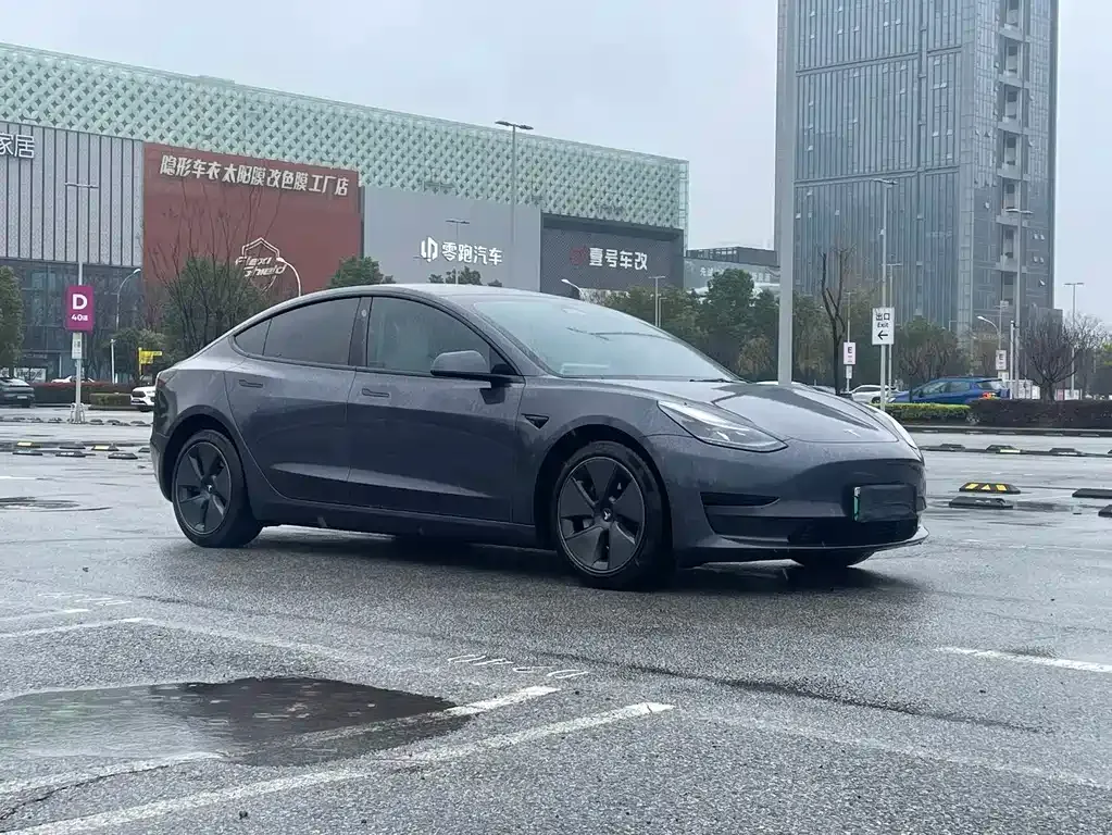 Tesla Model 3 — фото 7