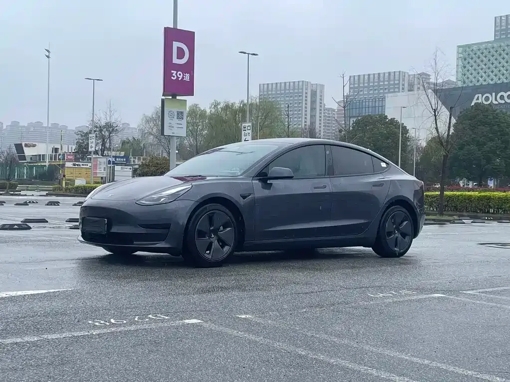 Tesla Model 3 — фото 5