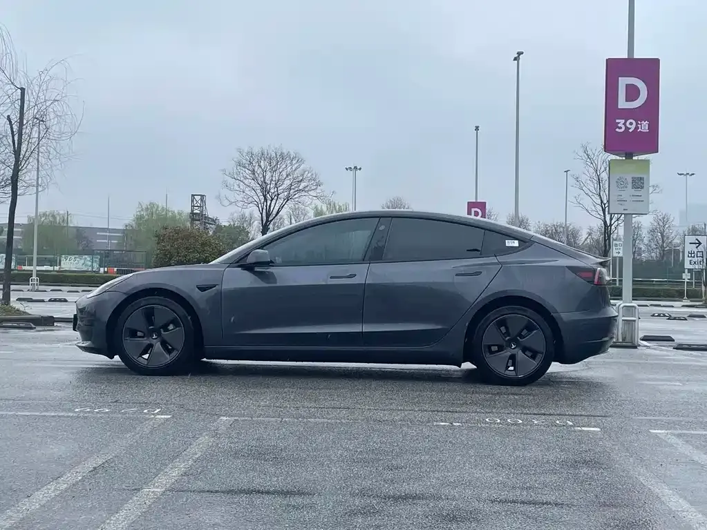 Tesla Model 3 — фото 4