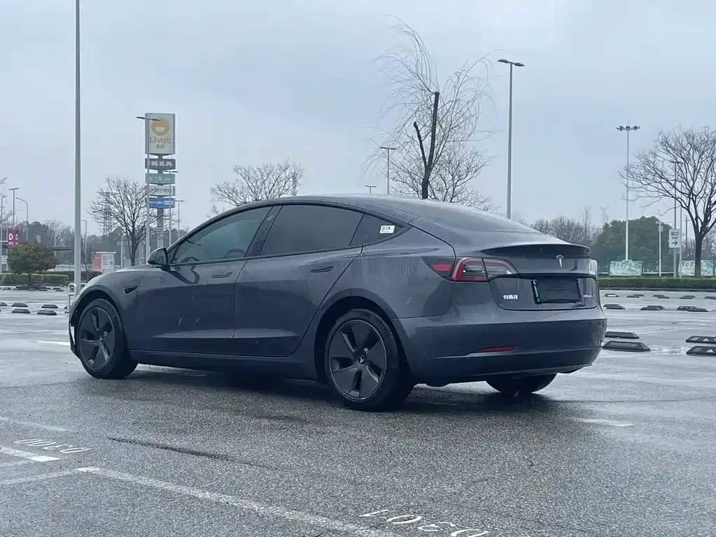 Tesla Model 3 — фото 10