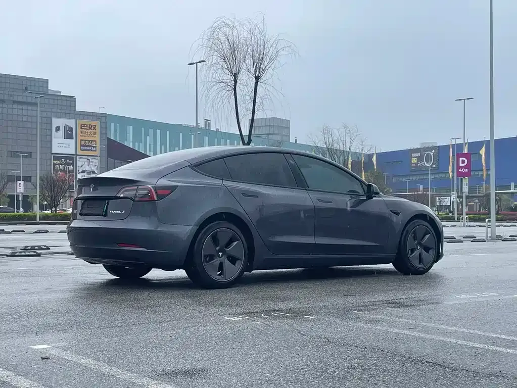 Tesla Model 3 — фото 9