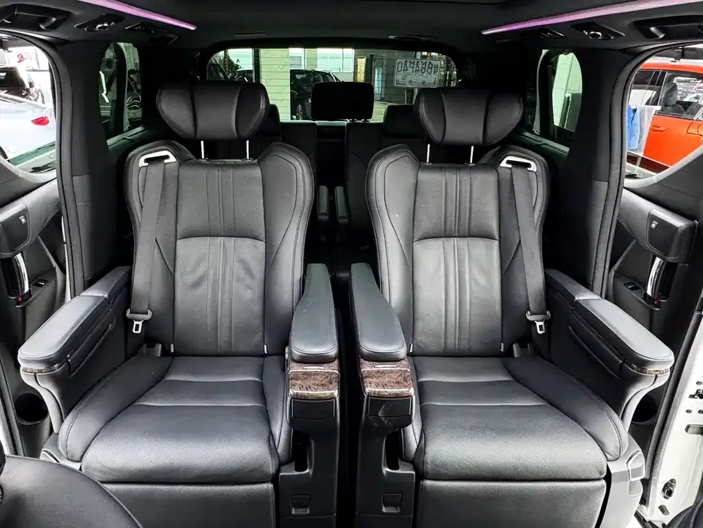 Toyota Alphard 2023 из CN, фото 4