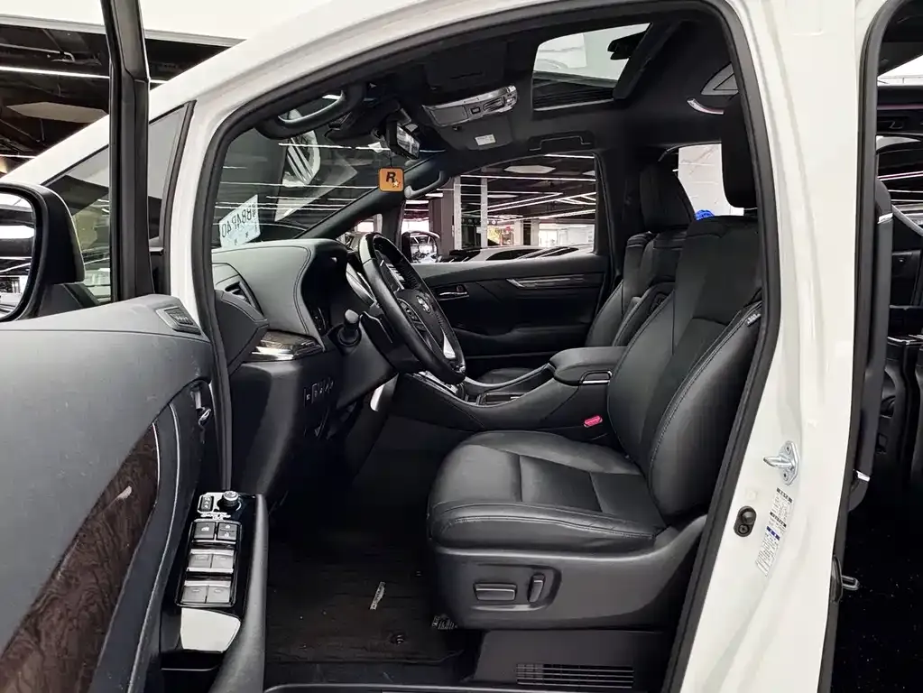 Toyota Alphard 2023 из CN, фото 2