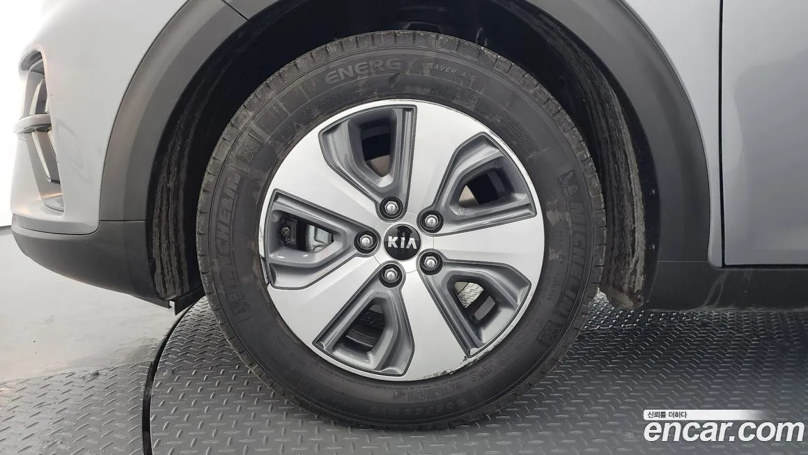 Kia Niro — фото 9