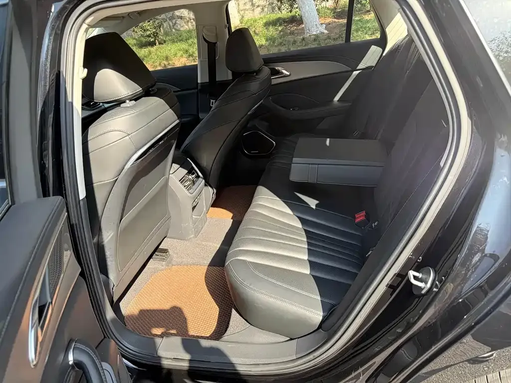 Hongqi H5 2023 из CN, фото 2
