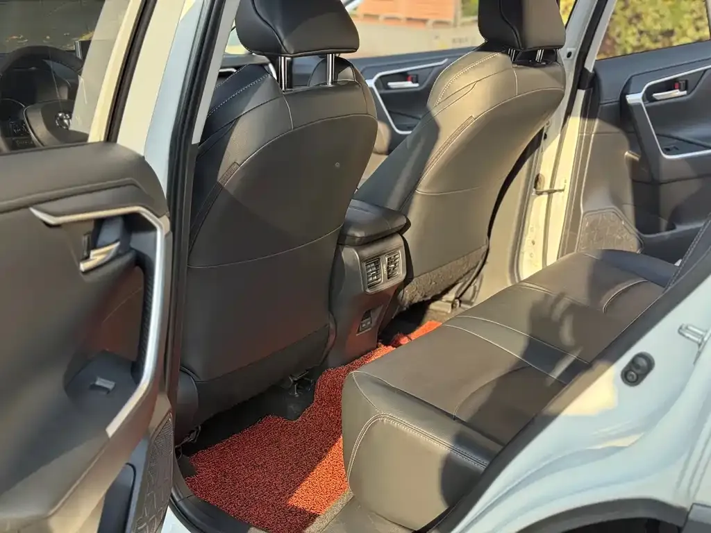 Toyota Wildlander 2021 из CN, фото 8