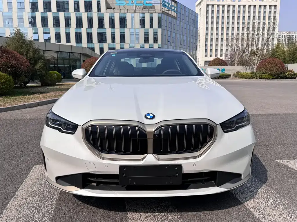 BMW 5 Series — фото 4