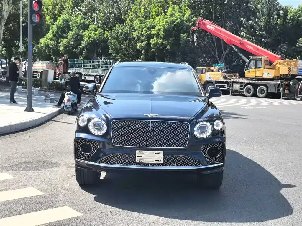 Bentley Bentayga — фото 10