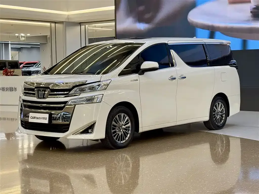 Toyota Vellfire — фото 1