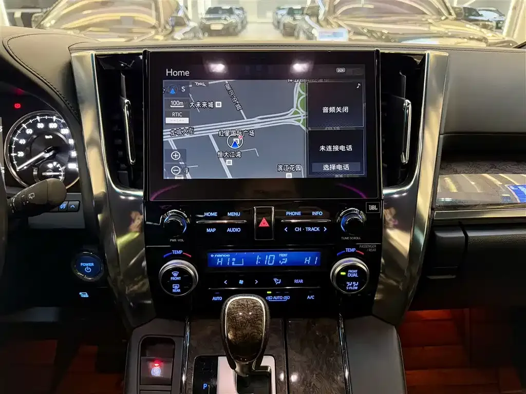Toyota Vellfire — фото 7